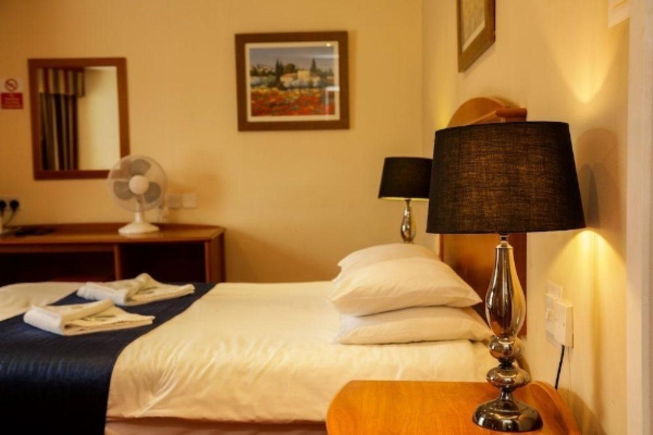 Chesters Hotel & Restaurant Σάλφορντ Εξωτερικό φωτογραφία